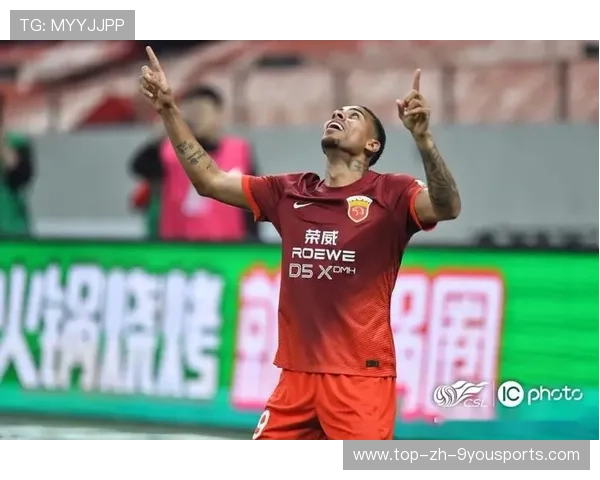 上海海港发起快速攻势，边中结合顺畅连贯